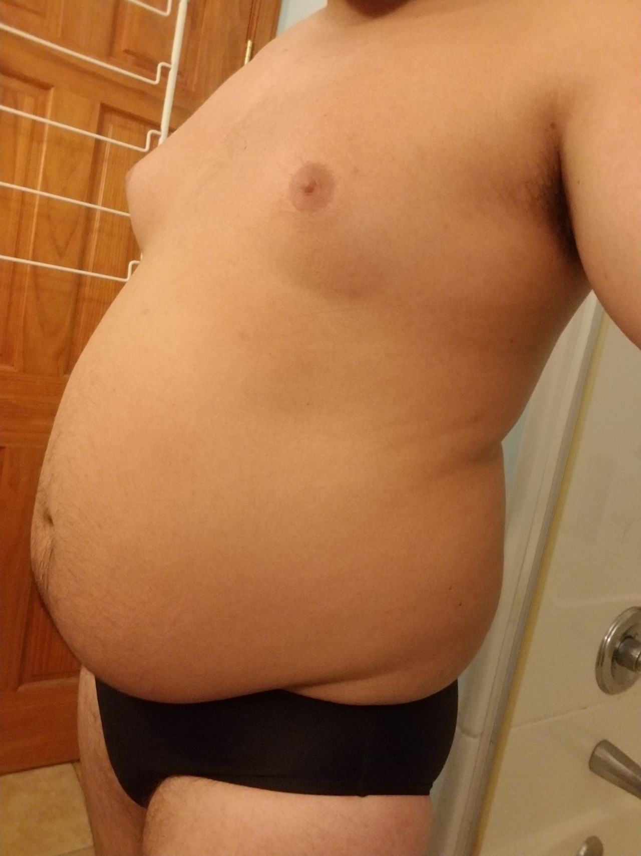 fatty-wannabe:  Pre-morning swim practice fat Friday posts.  The suit totally still