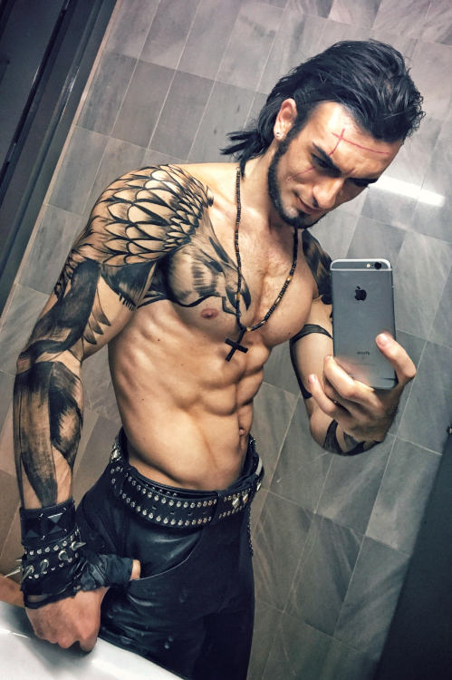 illjumpyourbones: Gladiolus  cosplay by Leon Chiro