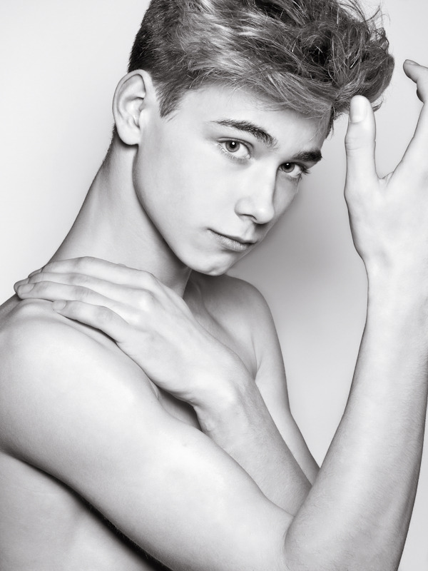 NAUGHTY PRINCES & TWINKS