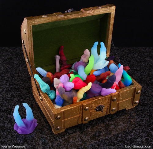 trinathewolf:  trolljesus:  OOOH MY GOSD IM CRYING. BAD DRAGON CAME OUT WITH A PRODUCT CALLED “TEENIE WEENIES” AND THEYRE MINIATURE VERSIONS OF THEIR DILDOS THAT YOU COLLECT    THIS IS SO RIDICULOUS. IM BUYING EVERYBODY I KNOW A TEENIE WEENIE MERRY