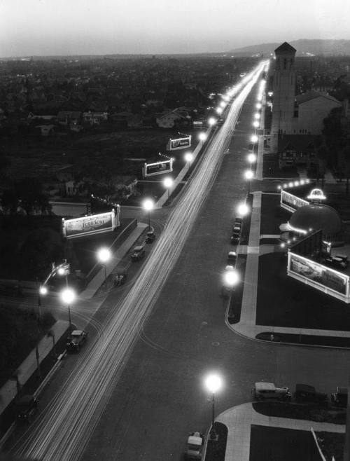 PHOTO of the day | September 23, 2018 |  WILSHIRE BLVD. at dusk in 1928. The Original BROWN DER