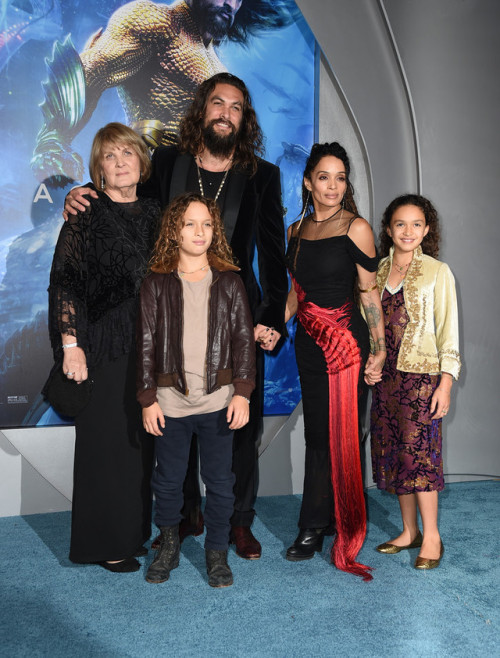 (L-R) Coni Momoa, Jason Momoa, Nakoa-Wolf Manakauapo Namakaeha Momoa, Lisa Bonet, and Lola Iolani Mo
