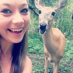 awwww-cute:  Ridiculously Photogenic Deer