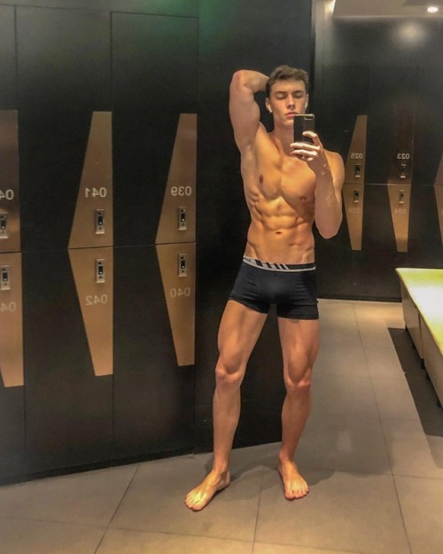 bowdownfags:Bow down and hand over your wallet.