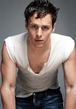 manculture:  Jonathan Groff