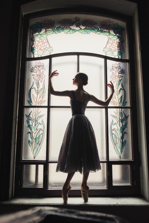 mymodernmet:Ballerina Combines Intricate Beauty of Russian Ballet and Architecture