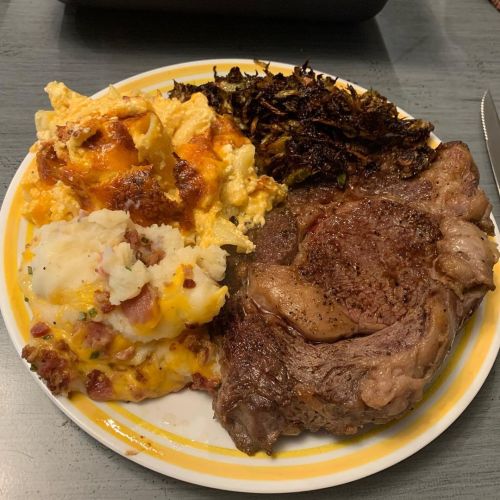 My mom and I made my birthday dinner together ☺️ Rib-eye, loaded mashed potatoes, mac and cheese, an