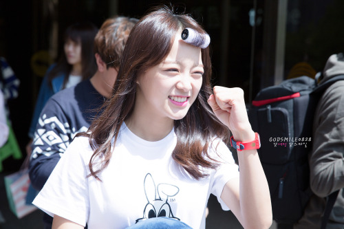 jelpi-girls:160513 Commute to KBS building (1, 2)© 갓스마일0828 ❀do not crop or edit.