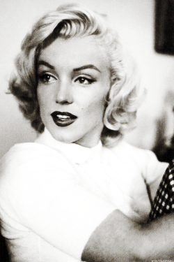 vintagegal:  Marilyn Monroe photographed by John Vachon, 1953 