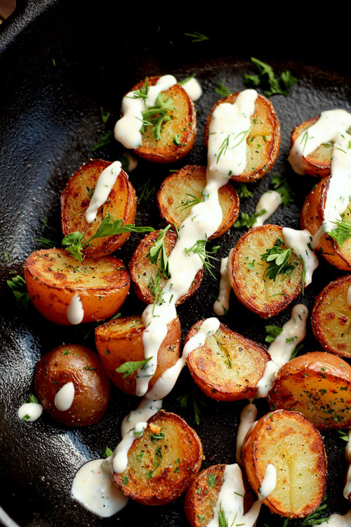 izzysfood:  Crispy Potatoes with Vegan Ranch Dressing