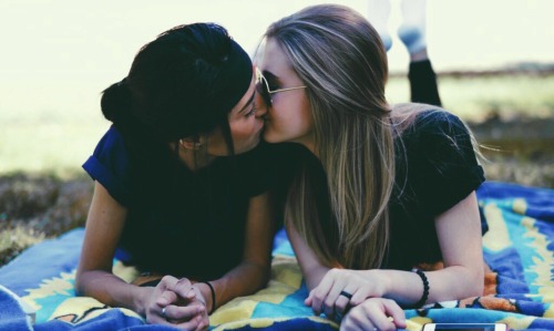 the-inspired-lesbian:  💞 👄 meet other cute girls who like girls👄 💞