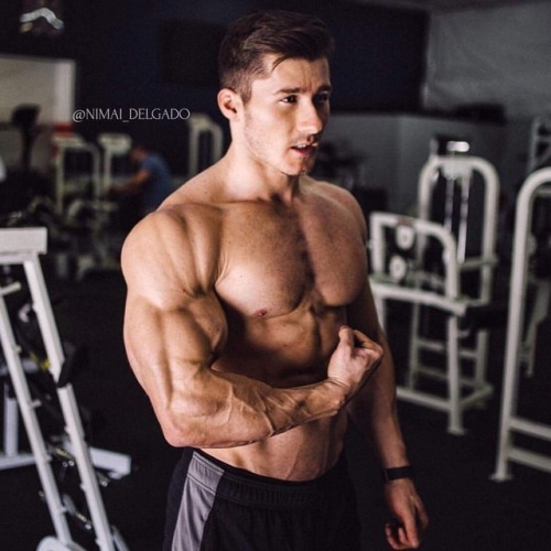 ro88r:Nimai Delgado