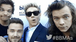 officialbbmas:  Check it out! One Direction just rocked our GIF mirror on the red carpet at the #BBMAs 