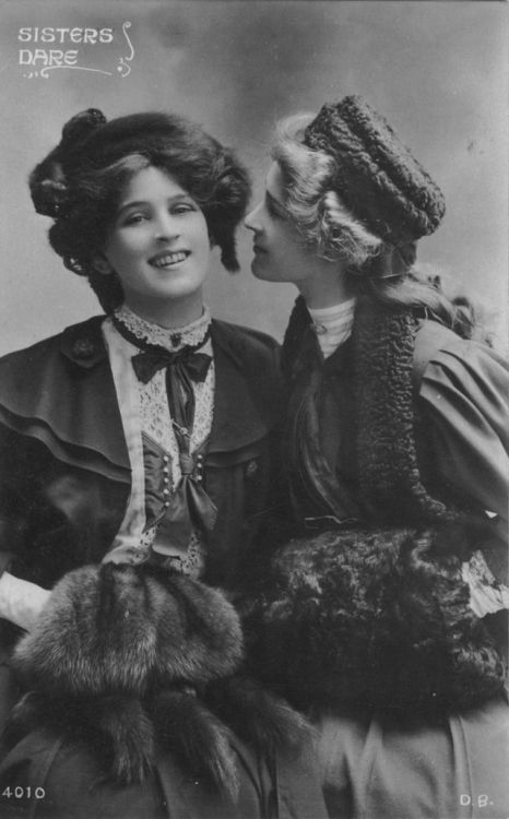 30 beautiful vintage portrait photos of the Dare Sisters, Phyllis and Zena, from the early 20th cent