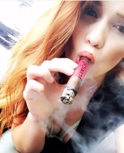 CIGAR Capnolagnia Female Smoking Fetish (NSFW