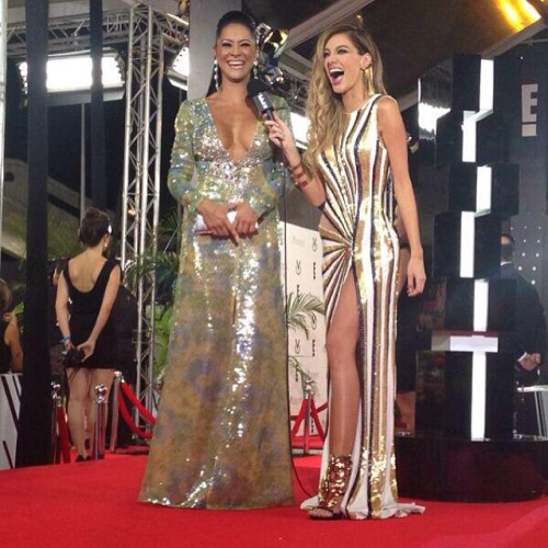 La hermosa Norkys Batista juntó a la host de E! Patricia Zavala #MissVzla2013 #Missalfombraro