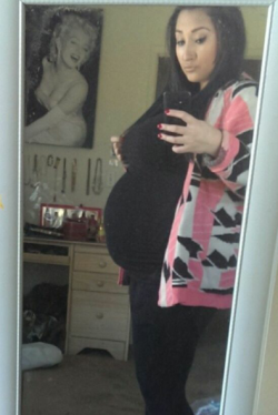 selfshotpreggo:  My first submission! This