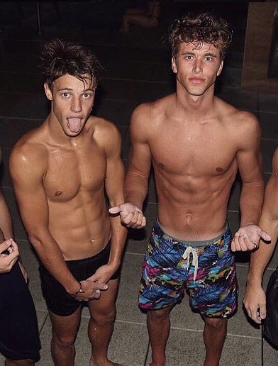 fuckustevepena:  He’s NAKED!!  Nate Garner is Vine and Instagram phenomenon signed by Wilhelimina Models LA.