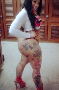 planetmansexxxy:  BUNZ 4EVER  FAT BUNZ!