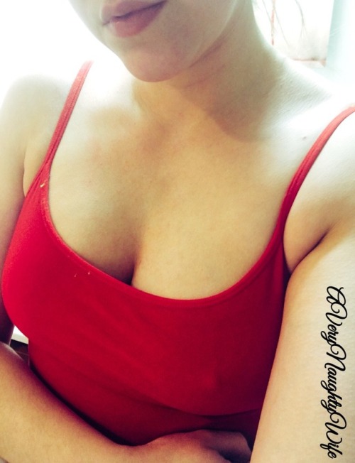 averynaughtywife:  averynaughtywife:  Keepin’ it simple… xoxo  xoxo