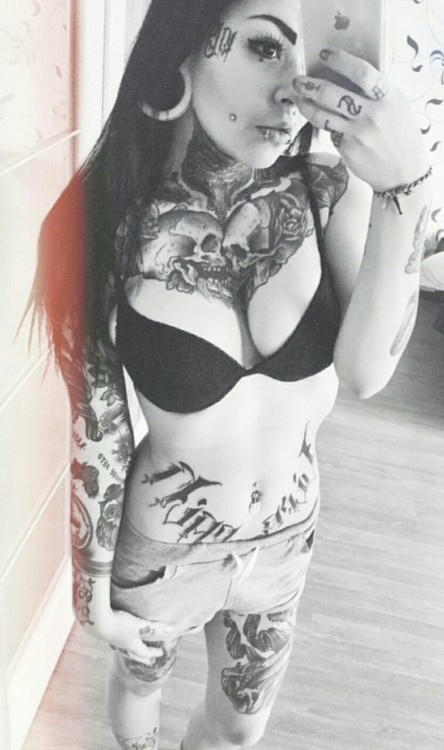sosxgirls:  Pretty pale💜