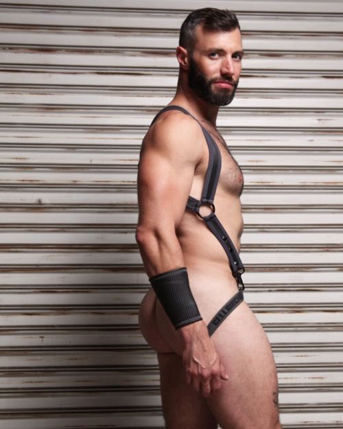 timoteostudio:A blast from the past. @trainer_joel