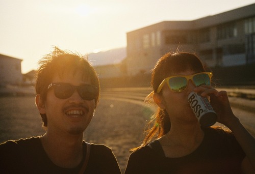 夏の思い出。 今年は海にも琵琶湖にも一度も入らなかったけど、素敵な青空と夕焼けが見れたからよかった。 ひろーい砂浜で、写真で繋がった仲間達の笑顔と笑い声が溢れて、とっても素敵な1日でした。