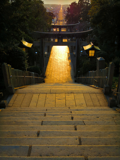 fuckyeahjapanandkorea:Miyajidake shrine by tomosang R32m 