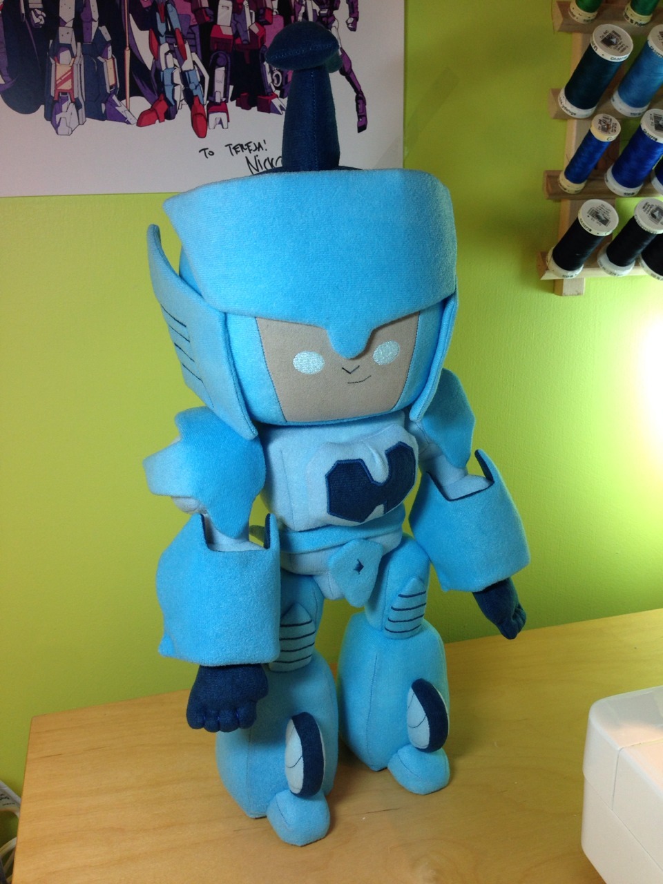 fayren:  fistfulofstars:  sowiddlefur:  I finished a jointed Blurr, but he’s not