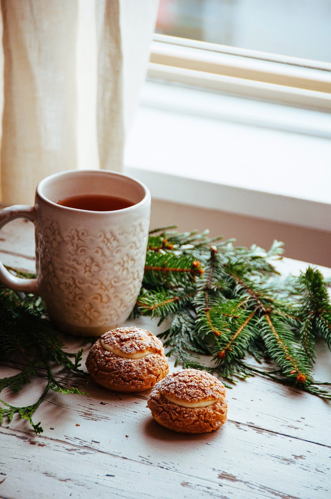 delta-breezes:  Gingerbread Cream Puffs | Hint of Vanilla 