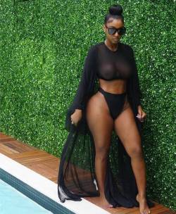 thegrocerylista1:  #topnotch_baddies  Featured model @realberniceburgos