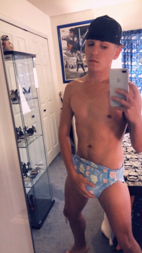 yobnor:  russkiy24:  Back in the swing of things   Lovely to see a boy so well diapered