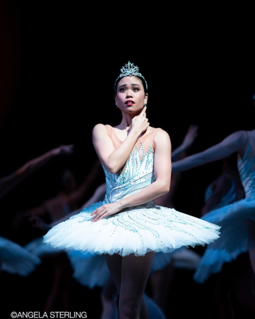 angelica generosa photographed performing as odette in swan lake by angela sterling