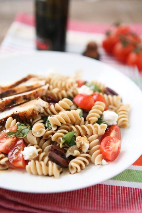 passionforpasta:This Mediterranean pasta salad is perfect for the summer season. Simply mix Barilla 