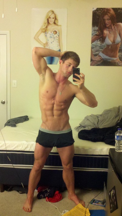 thebottomboy:  This guy is perfect. his legs are awesome… 