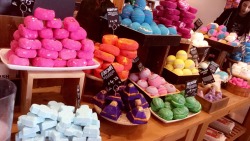 baesic-face:  Lush is such an exciting shop