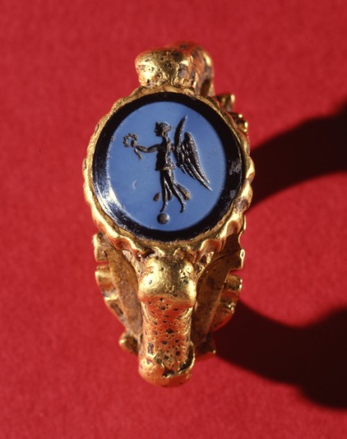 ancientpeoples: Ring with an intaglio of Nike (Victory) held up by leopards.   This ring was mo