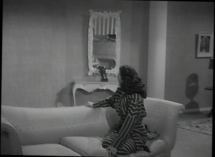 jazz-vampire:  María Félix and her amazing wardrobe in La diosa arrodillada (1947).
