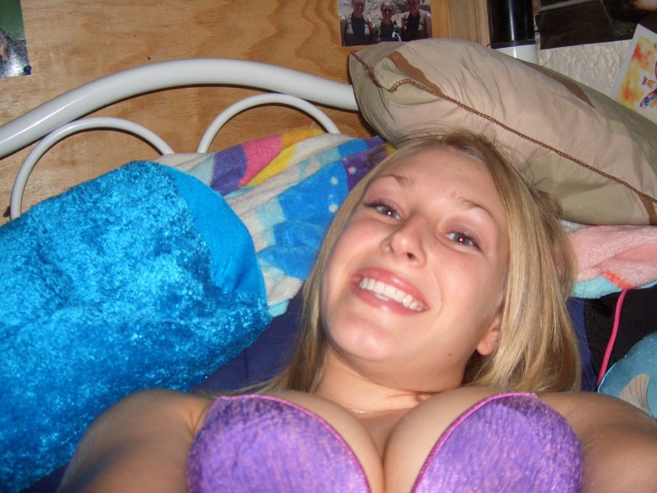 mymarinemind:    This is just a hint at the super sexy military women at www.mymarinemind.com