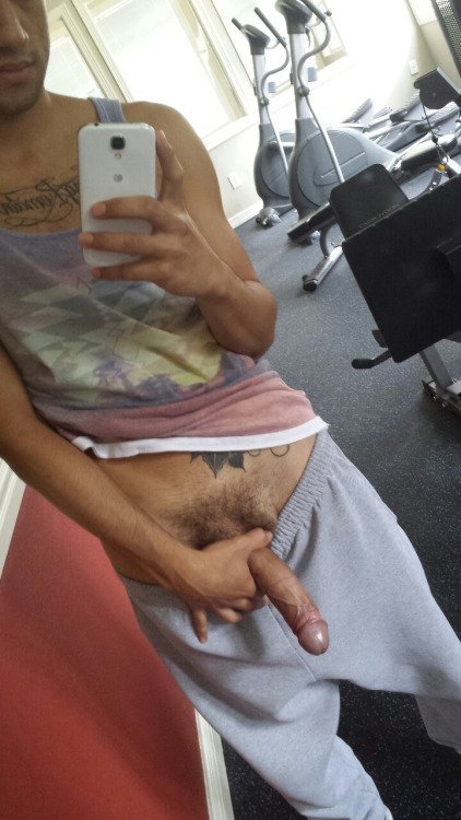 tommytank4: kikecdmx: En el gym! Follow Tommytank4 for hot and muscular men