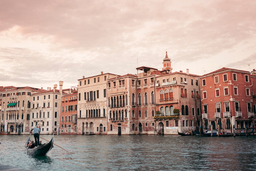 mymodernmet:Gorgeous Short Film Captures the Hidden Magic of Venice