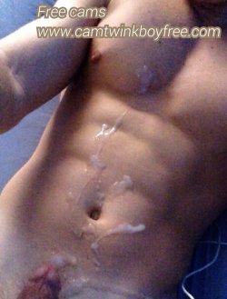 gaytwinkblogboy:  I’m hard  (more…)View Post  Daddy wants to clean his bio up!