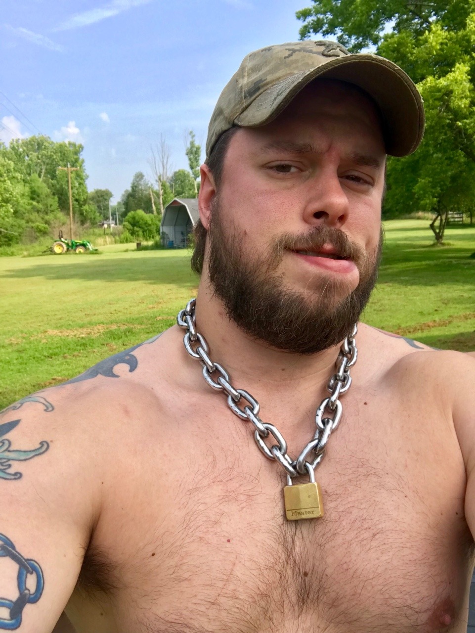 gearpig32:  tnjockpussy: Woke up Dad like a good son should: got His massive dick