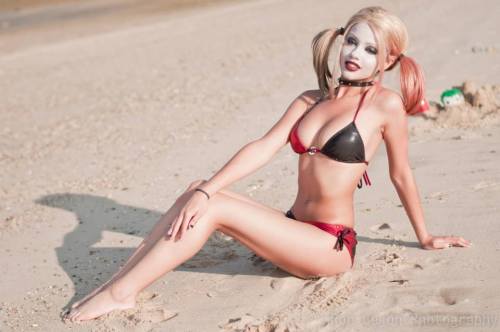 nerdygirlsnaked:  Harley Quinn Beach Shoot adult photos