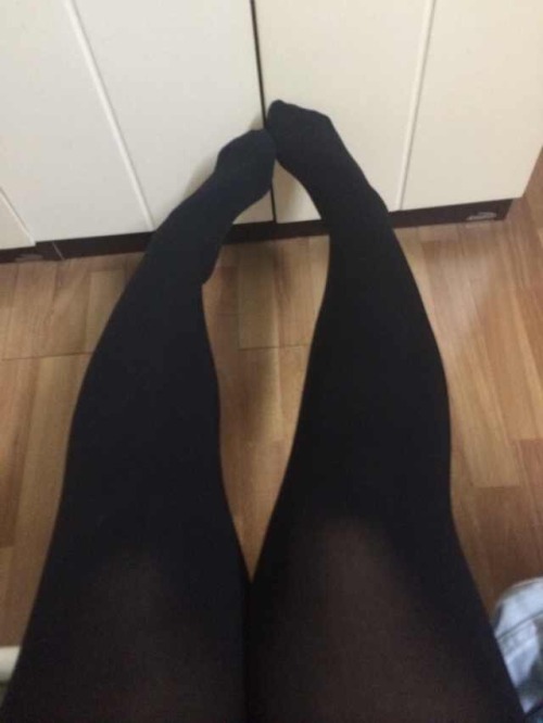 cnxholes: 不出所料，这么多老师里面体育老师最厉害 学校里很多人知道你吗，教室里做过没有