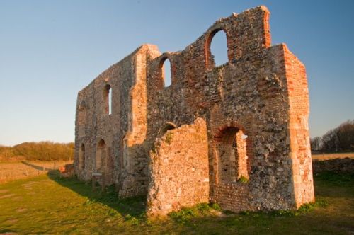 Greyfriars Priory (Dunwich, Suffolk):RefectoryRefectory (closer)14th century gatewaysCeremonial gate