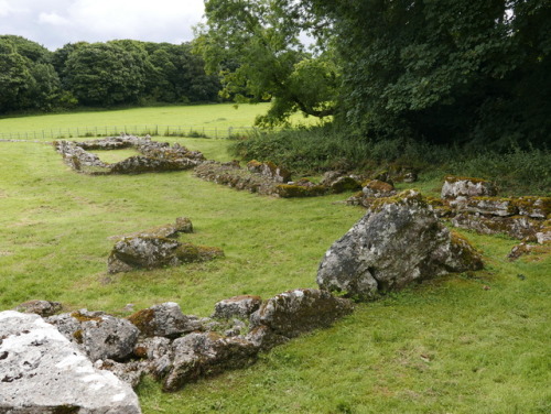 Din Lligwy Romano-Celtic Settlement, Anglesey, 31.7.17. The site sits on top of a raised ledge of St