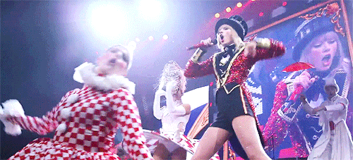 tayorswift:make me choose:anonymous asked:the red tour or the 1989 tour?