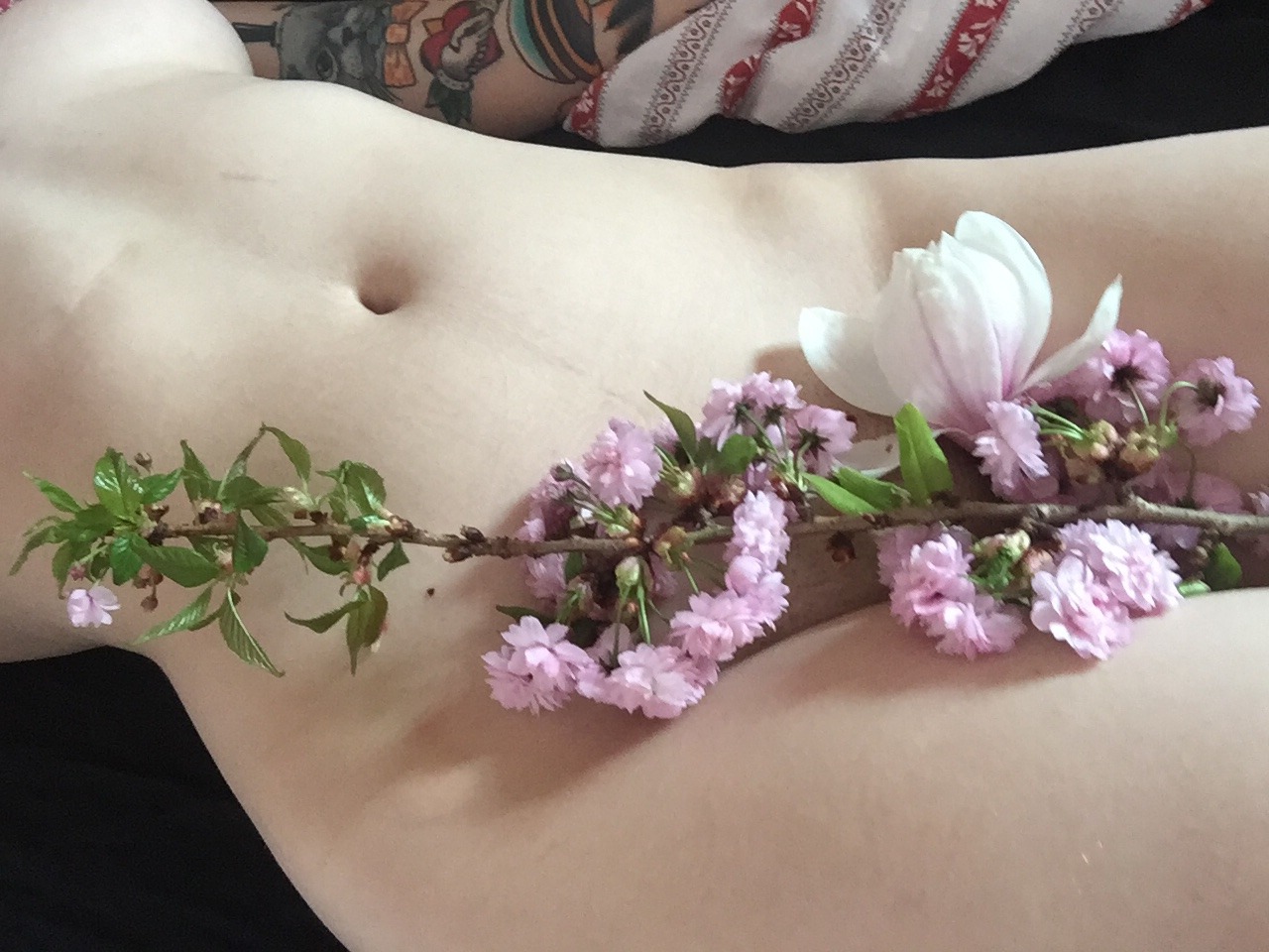 written-moths:  🌸🌸🌸 still got some fading bruises on my ass