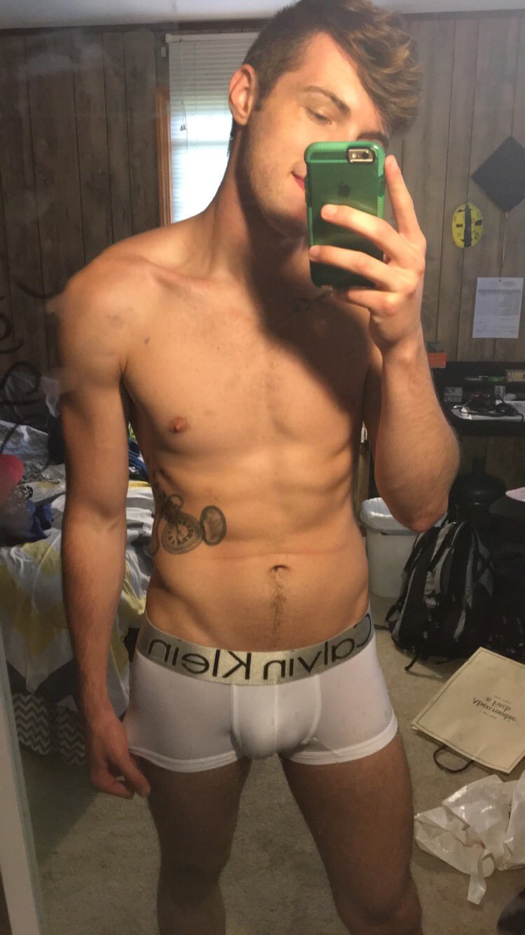 alanpalmsprings:  sprinkledpeen: This cute horny fucker  🌴If you like what you